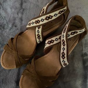 💜SALE💜Minnetonka brown suede wedge sandal